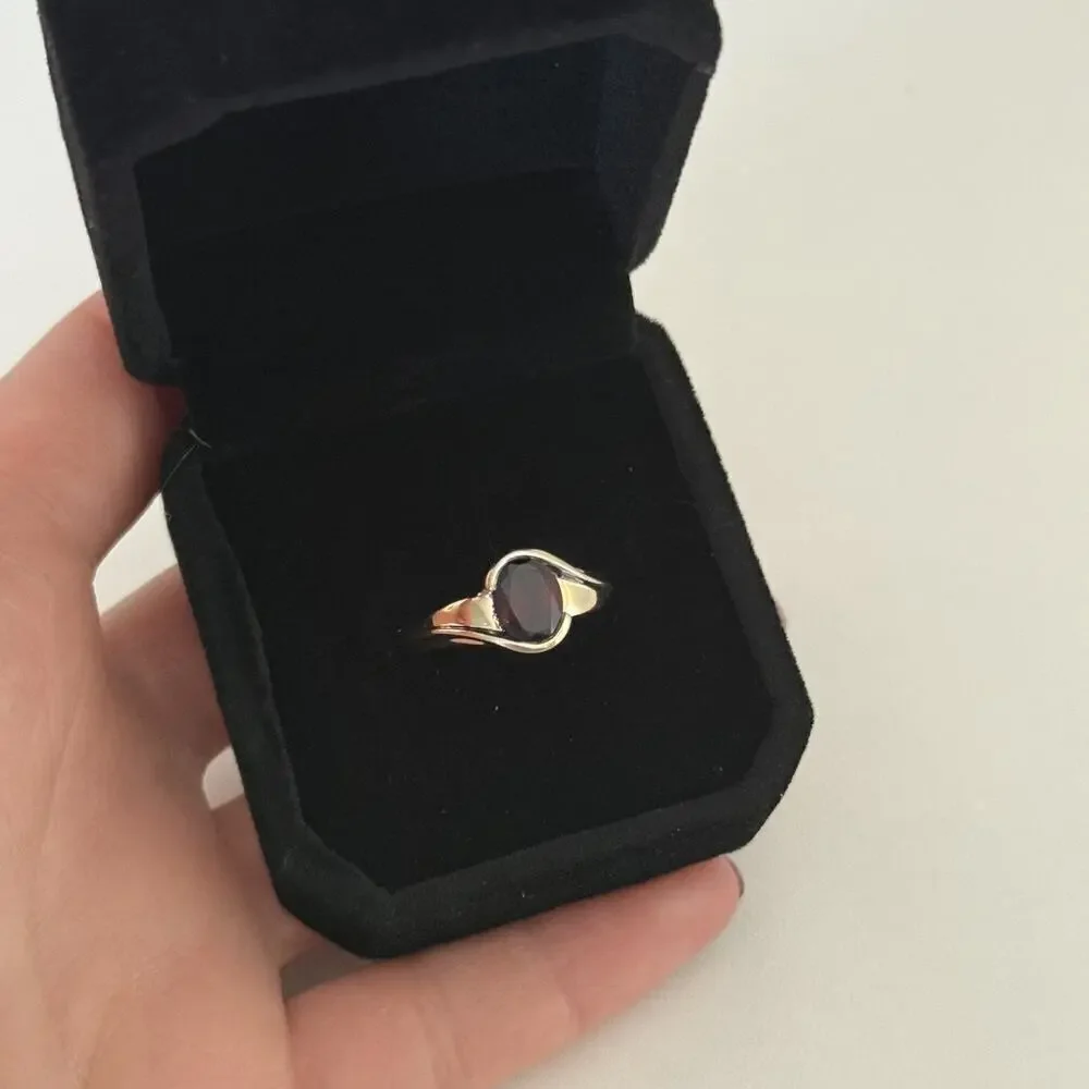14K Gold Garnet Gemstone Solitaire Band Ring Size 4.5